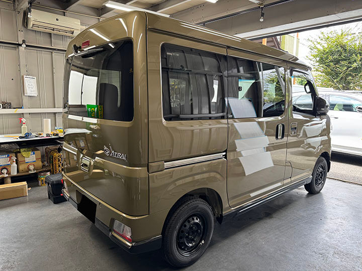 令和7年ダイハツアトレーのカーフィルム施工後の右後ろ
